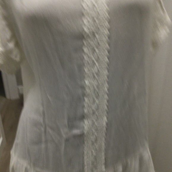 NWOT  Lovely 100% Rayon and Lace Top - Picture 7 of 8